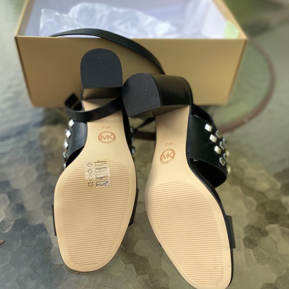 Michael Kors Sandle (NW) - Picture 5 of 5